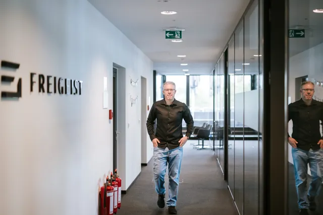 2023 frank thelen freigeist office portrait