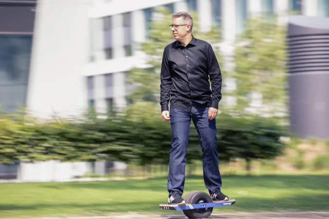 frank thelen on onewheel eyecatchme photography jpg