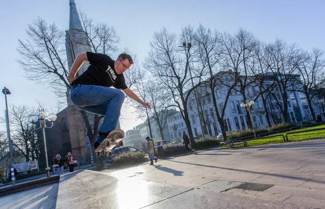 frank thelen on skateboard